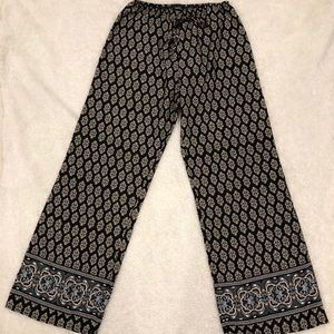Flowy/high waisted patterned pants!